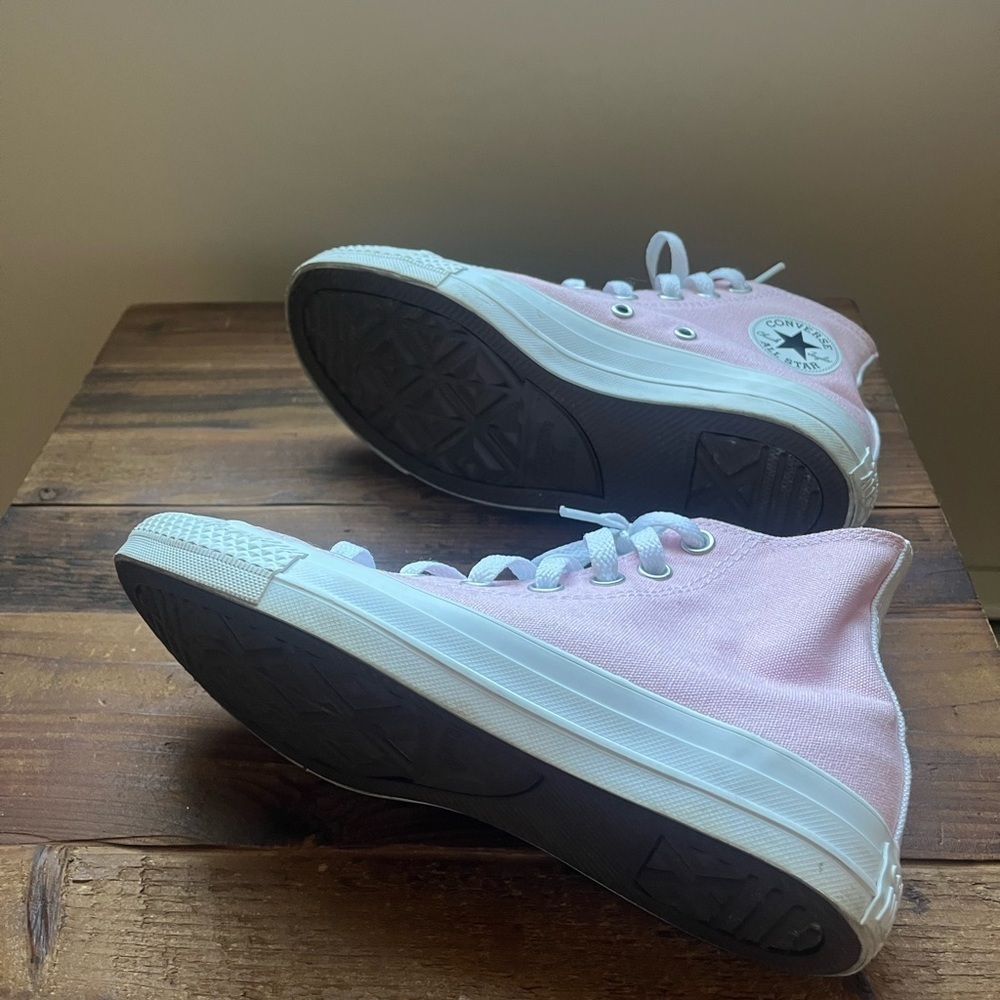 Women’s Converse Chuck Taylor Sneakers - Size 5 1/2 - Picture 6 of 7
